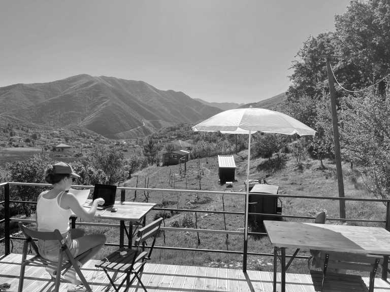 Albanien - Back to Nature Workation in Albania. Villa Lugina | Co-living & Co-working with a wonderful mountainviews, away from tourism in a tiny quiet village - JoinMyTrip