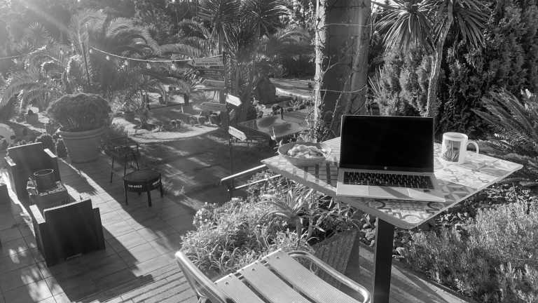 Portugal - Madeira Islands - Shared Room: 2,3 or 4 Wochen CoLiving & CoWorking im Paradies Madeira: Workspace mit Highspeed Internet - 4