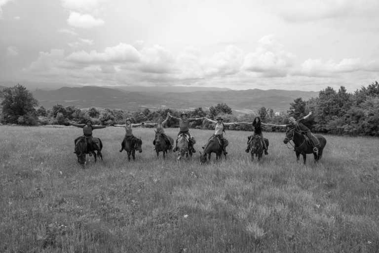 Romania - HORSES & HUMANS - Reit-Abenteuer auf Pferden durch Rumänien - JoinMyTrip