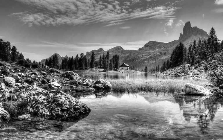 Italy - Lake Sorapis - Dolomites best hikes: Three peaks, Lake Sorapis, Misurina 🏞️ Hikers Dream - 2