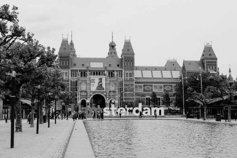 Niederlande - Amsterdam Dream + Professional Portraits Captured During Your Trip - Let's explore it's unique canals, countryside & city vibes - JoinMyTrip