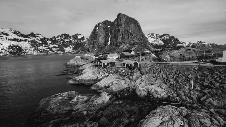 Norwegen - SAIL, SURF & KAYAK in Lofoten, Norway - JoinMyTrip