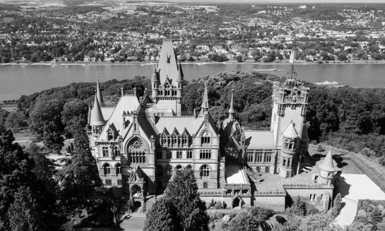 Deutschland - 🇩🇪 Cologne & Dusseldorf: CHRISTMAS MARKETS! 🏰 Hike to Schloss Drachenburg, Stroll around beautiful Bonn, 🍫 Visit a chocolate factory & 🛥️ Cruise along the river Rhine - JoinMyTrip