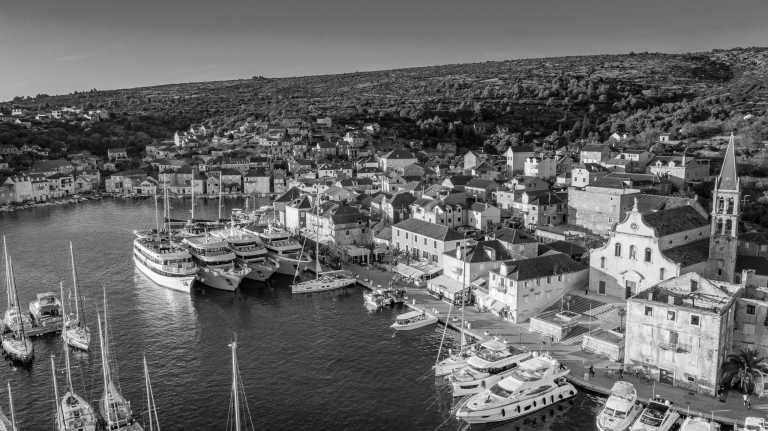 Kroatien - Milna - Catamaran Sailing Trip in Croatia
