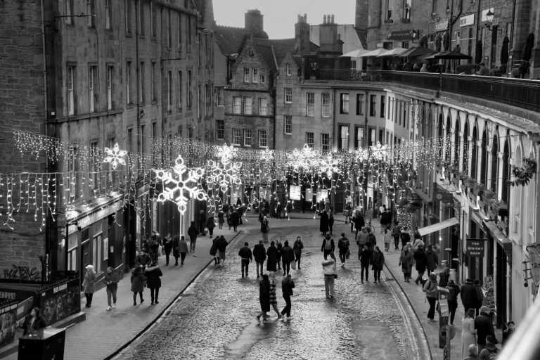 Vereinigtes Königreich - 🤶Christmas season in 📍Edinburgh (Scotland, UK) | Females only🙋🏻‍♀️ | Winter vibes✨🎄 - JoinMyTrip