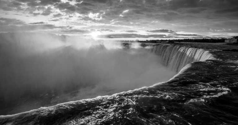 Canada - Niagara Falls - Enjoying the Wineries of Niagara SHARED ACCOMMODATION - 1