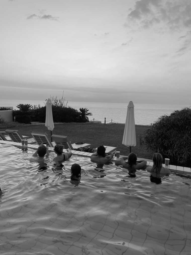 Cyprus - HomeOffice in CYPRUS (Paphos) 🇨🇾 ☀️: Infinity Pool, BBQ, direct sea-view and much more! - JoinMyTrip