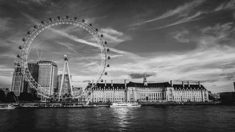 United Kingdom - Embankment - Budget-friendly London city break! Have a cute, little English adventure in iconic London