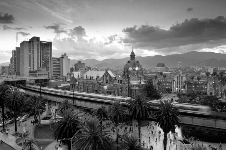 Kolumbien - Discover Medellin with a Cold Beer: Exploring Colombia's Vibrant City - JoinMyTrip