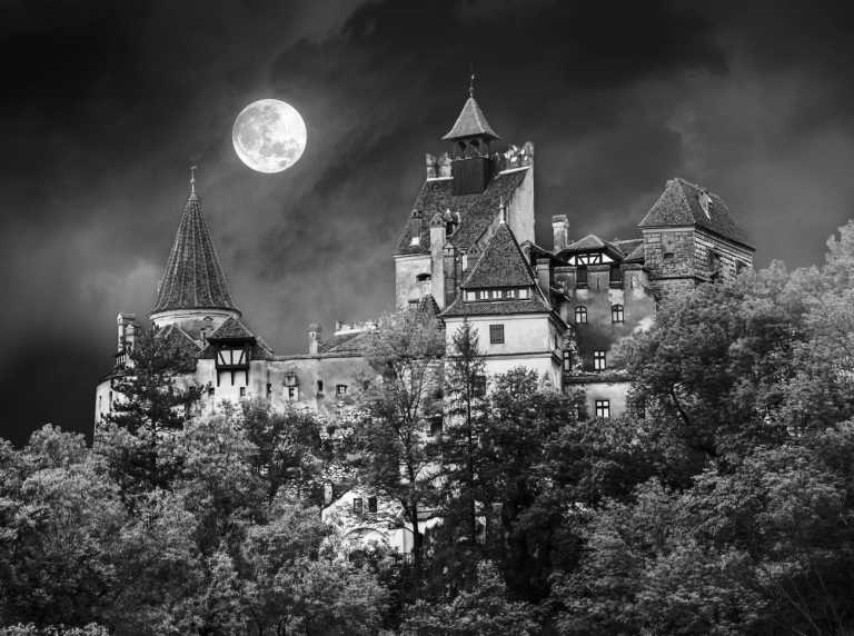 Rumänien - Halloween Weekend at Dracula's Bran Castle, Romania - JoinMyTrip