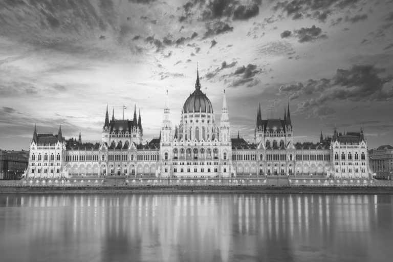 Ungarn - Weekend in Budapest with a local | Party | Beer Bike | Canoeing - JoinMyTrip