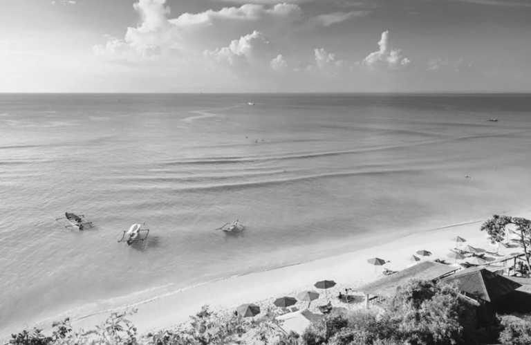Indonesien - Canggu Beach - Bali: Work. Swim. Watch Dolphins. Repeat.