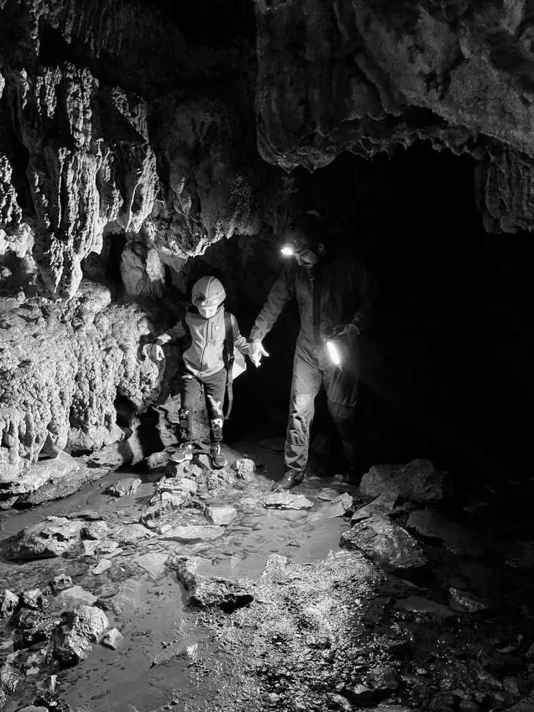 Rumänien - Caving in Romania: Under the Hills with a Local Cave Explorer ⛰️🏕️ - JoinMyTrip