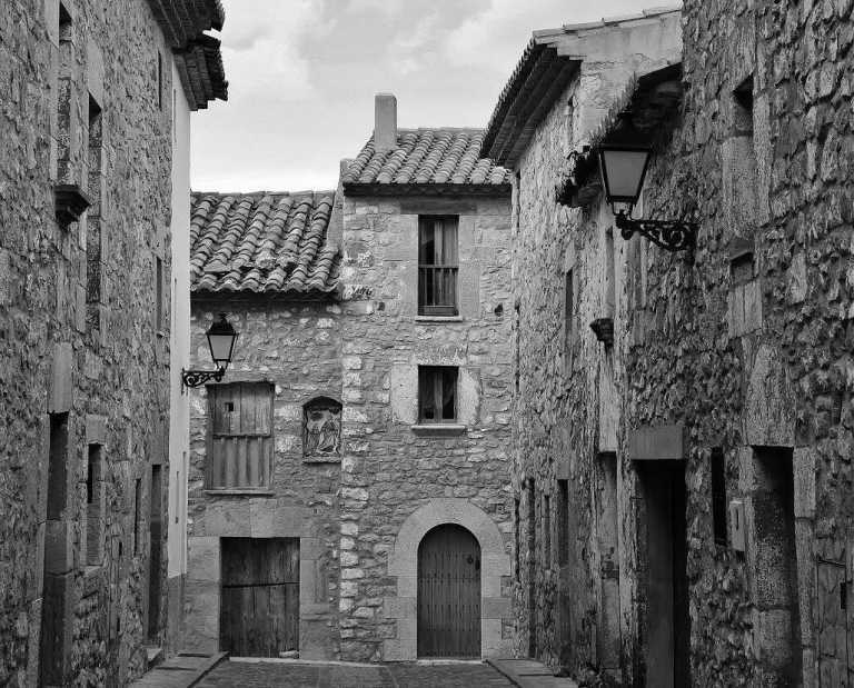 Spain - Co-living in Valencia, Spain. Remote Work with yoga, sports and more in a rural environment - JoinMyTrip