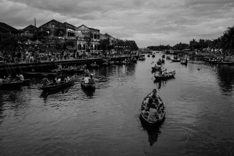 Vietnam - Travel through Central Vietnam (Da Nang, Hoi An, Hue, Quang Tri) - Sandy Beaches, Ancient Town, Imperial City, Ancient Citadel and Marathon - JoinMyTrip