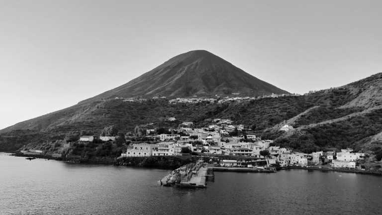 Italien - Island hopping on the Aeolian Islands in Sicily! 😊🌺 - JoinMyTrip