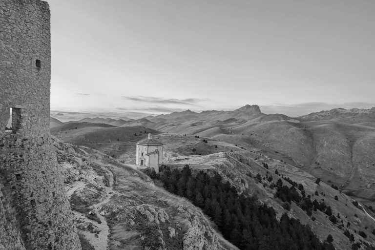 Italy - Campo Imperatore - 📷 Adventures with a local in Abruzzo, a tiny Middle-Earth! Stunning castles, great food and laid-back lifestyle! - 1