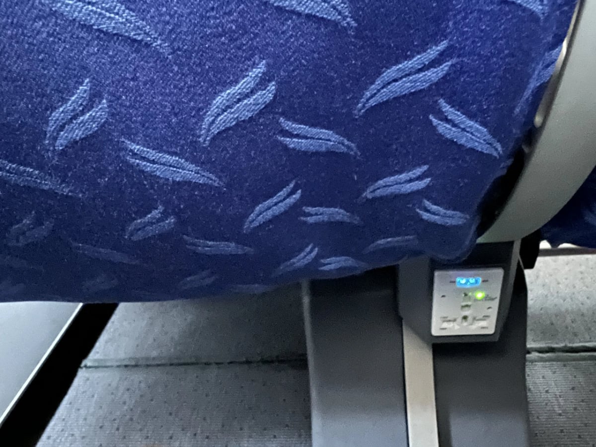  오사카행 비행기에 빈자리가 있나요? 4