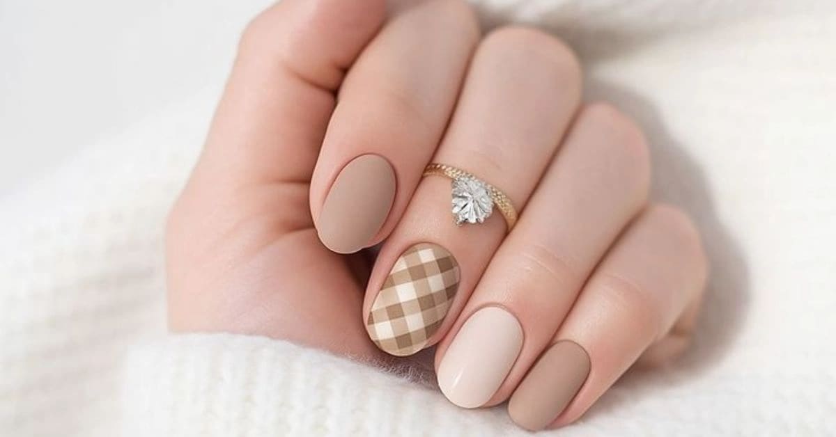 How Fall Nail Designs Complete Every Autumn Outfit