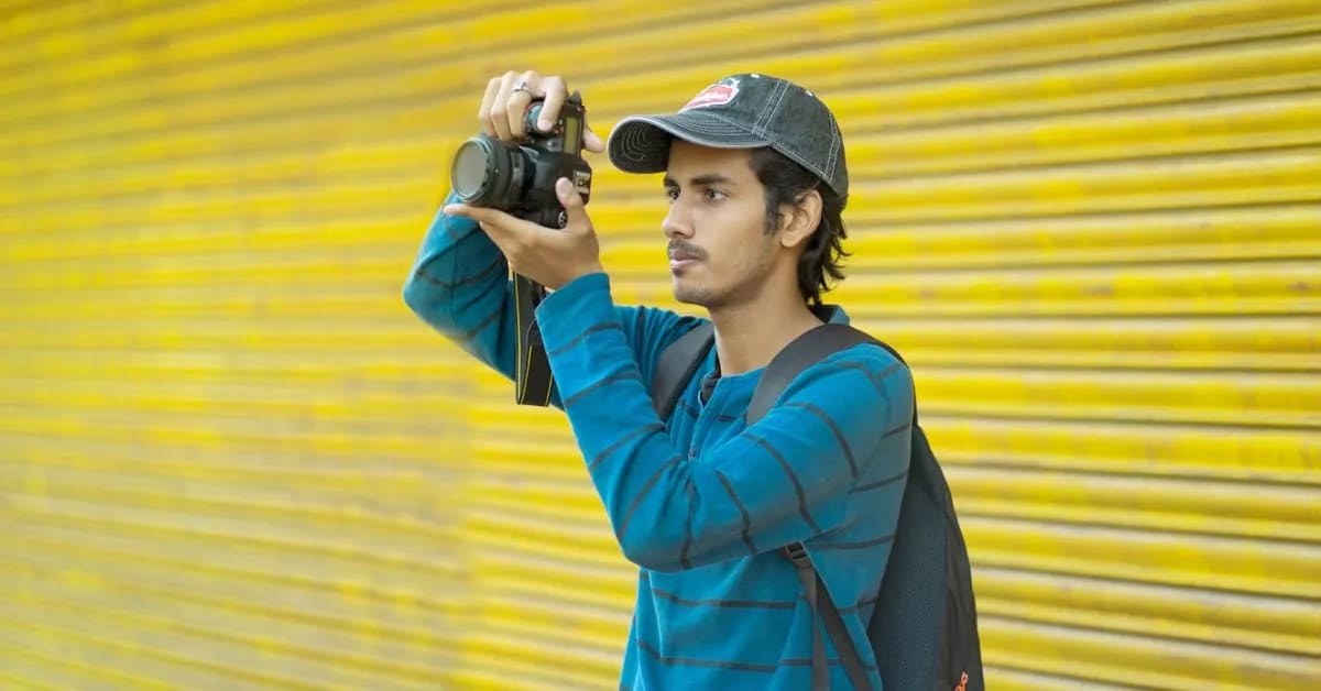 Street Photography Legends: Minimalism Meets Performance