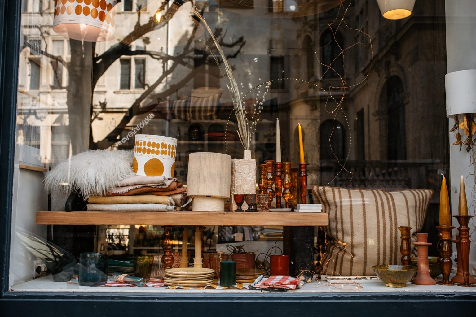 Too Much Décor Instantly Makes a Home Look Tacky