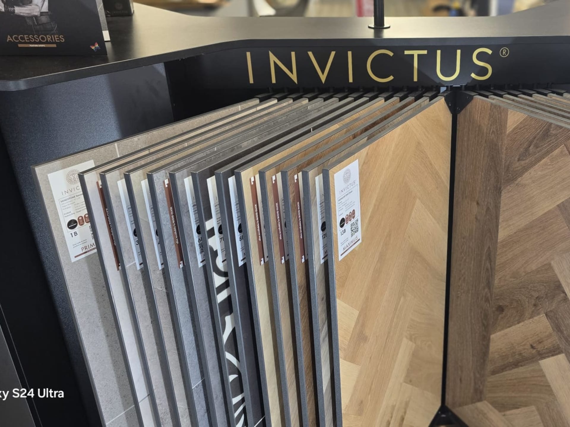 Invictus LVT display stand