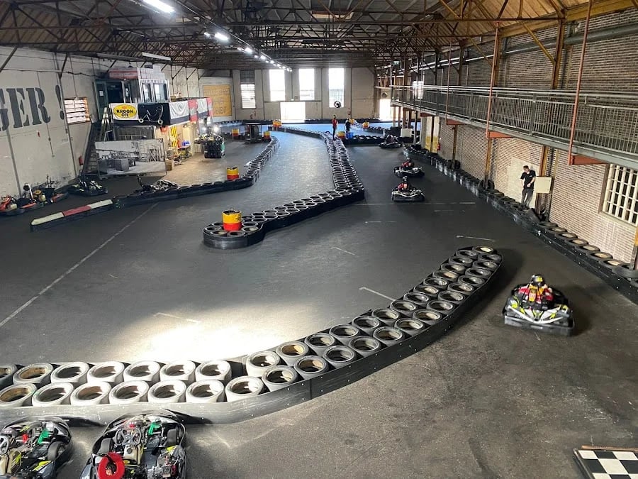 Kartfabrique - Karten, Lasergamen, Simracen, Prison Island en Food & Drinks