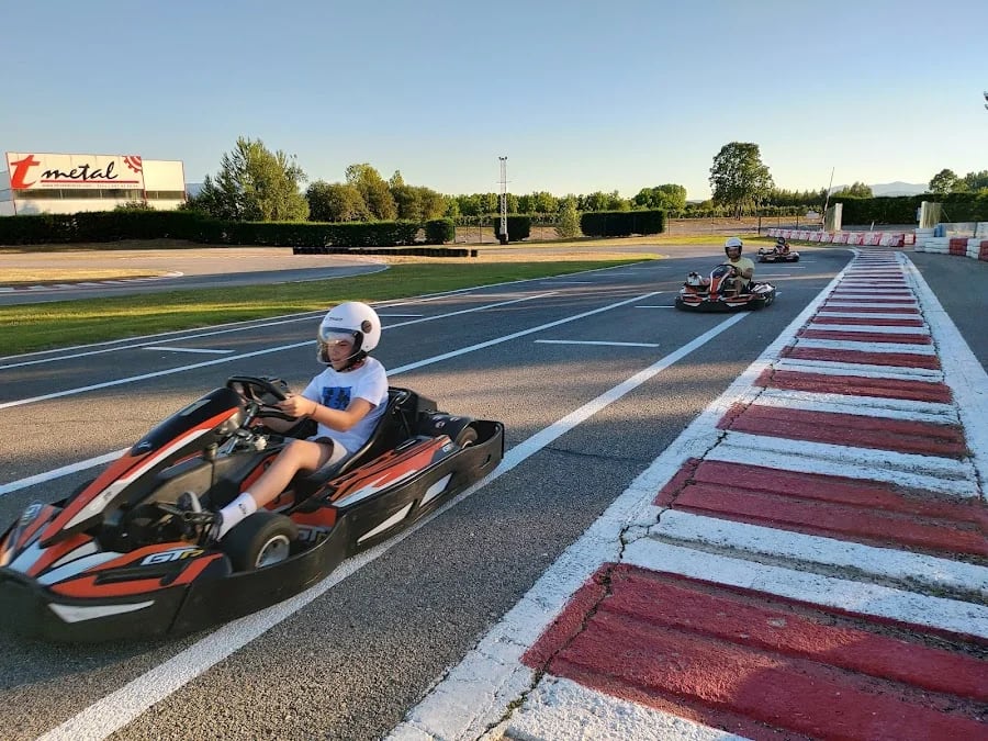 Karting Cabañas Raras