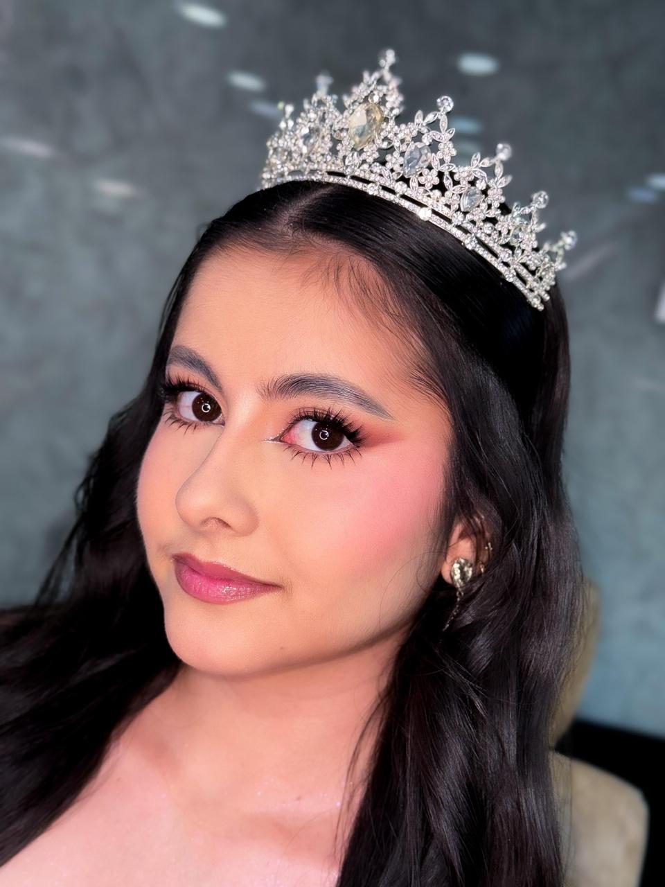 Maquillaje social con brillo