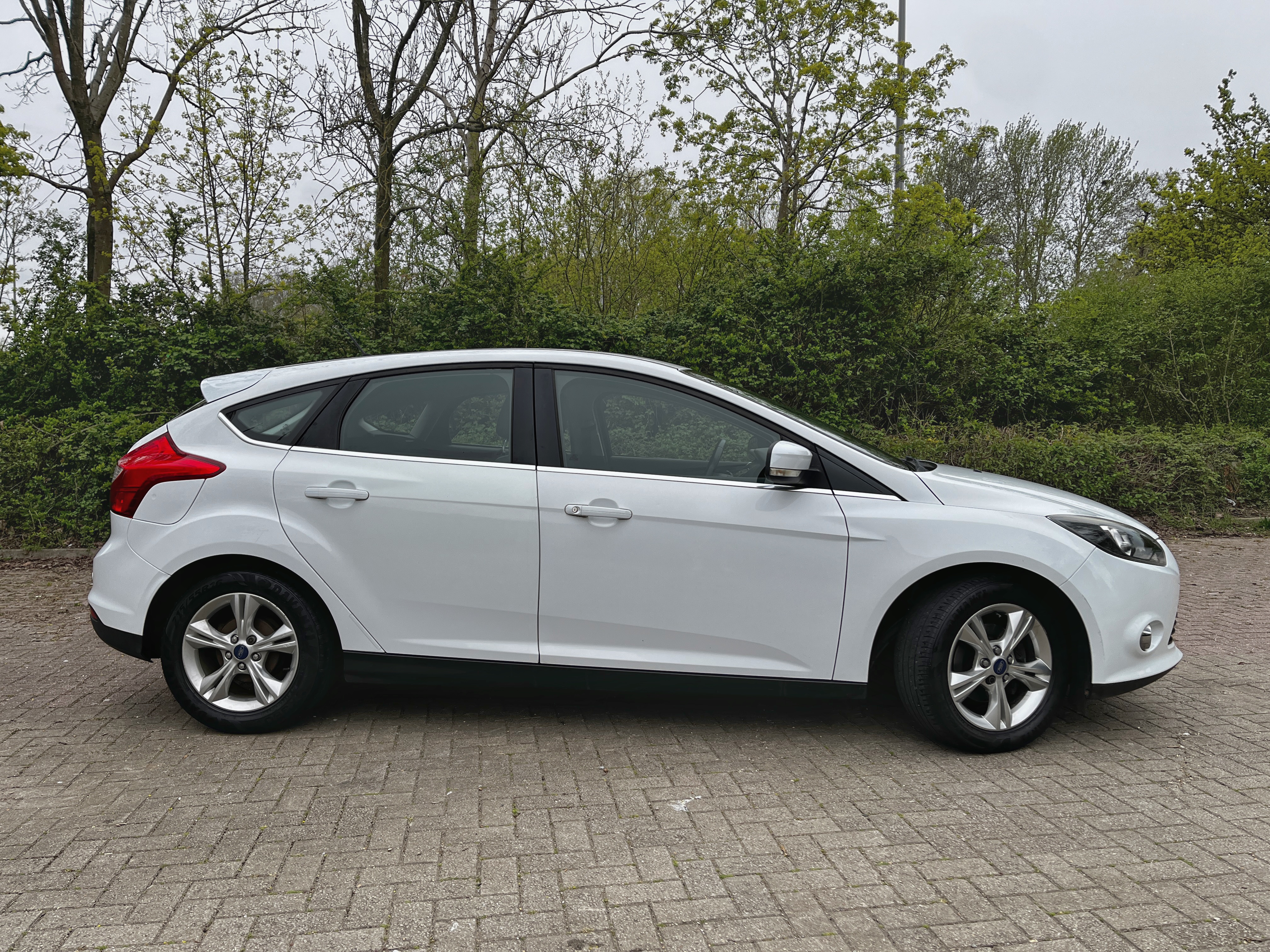 Ford Focus Zetec - View 2