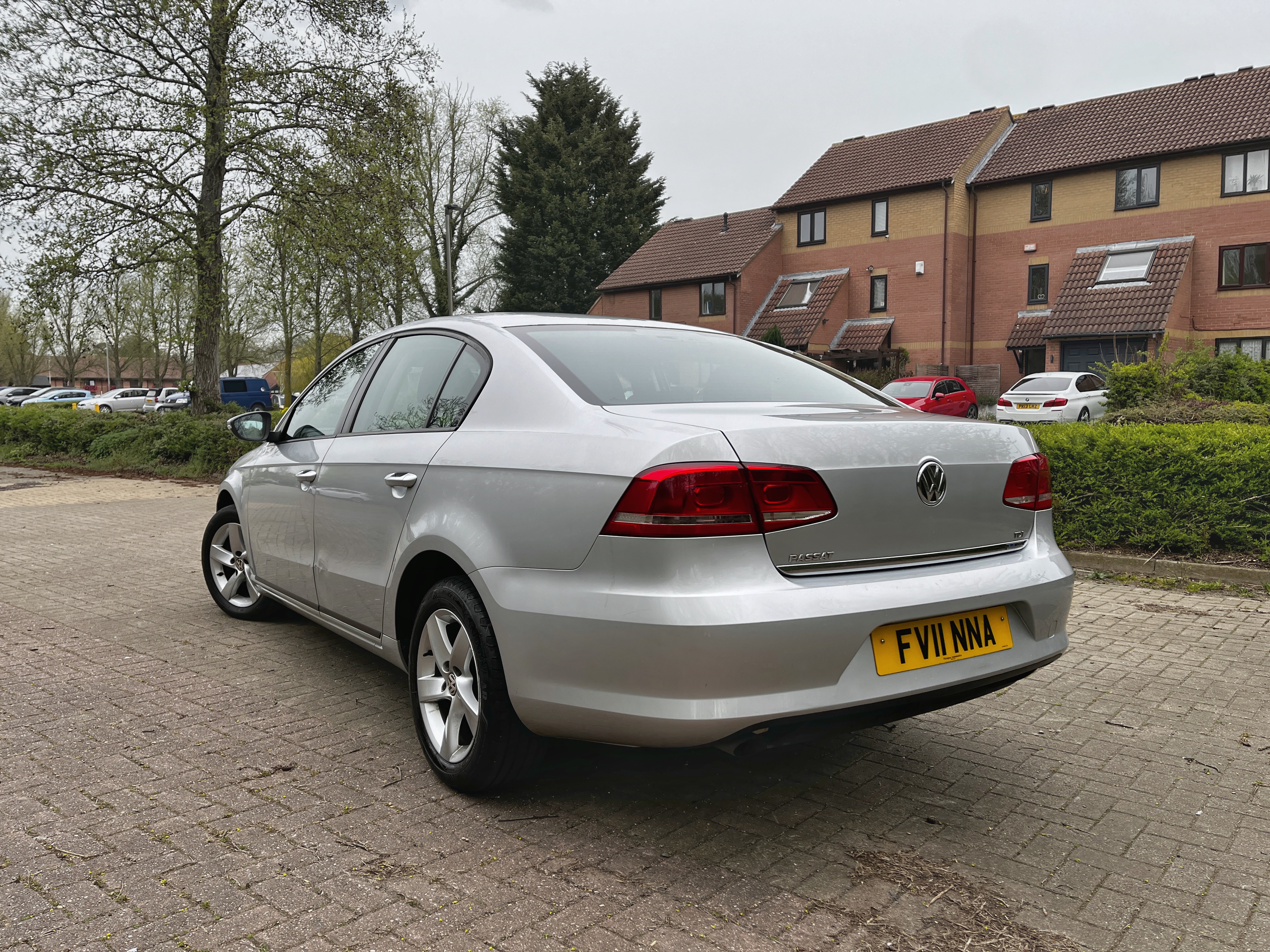 Volkswagen Passat - View 5