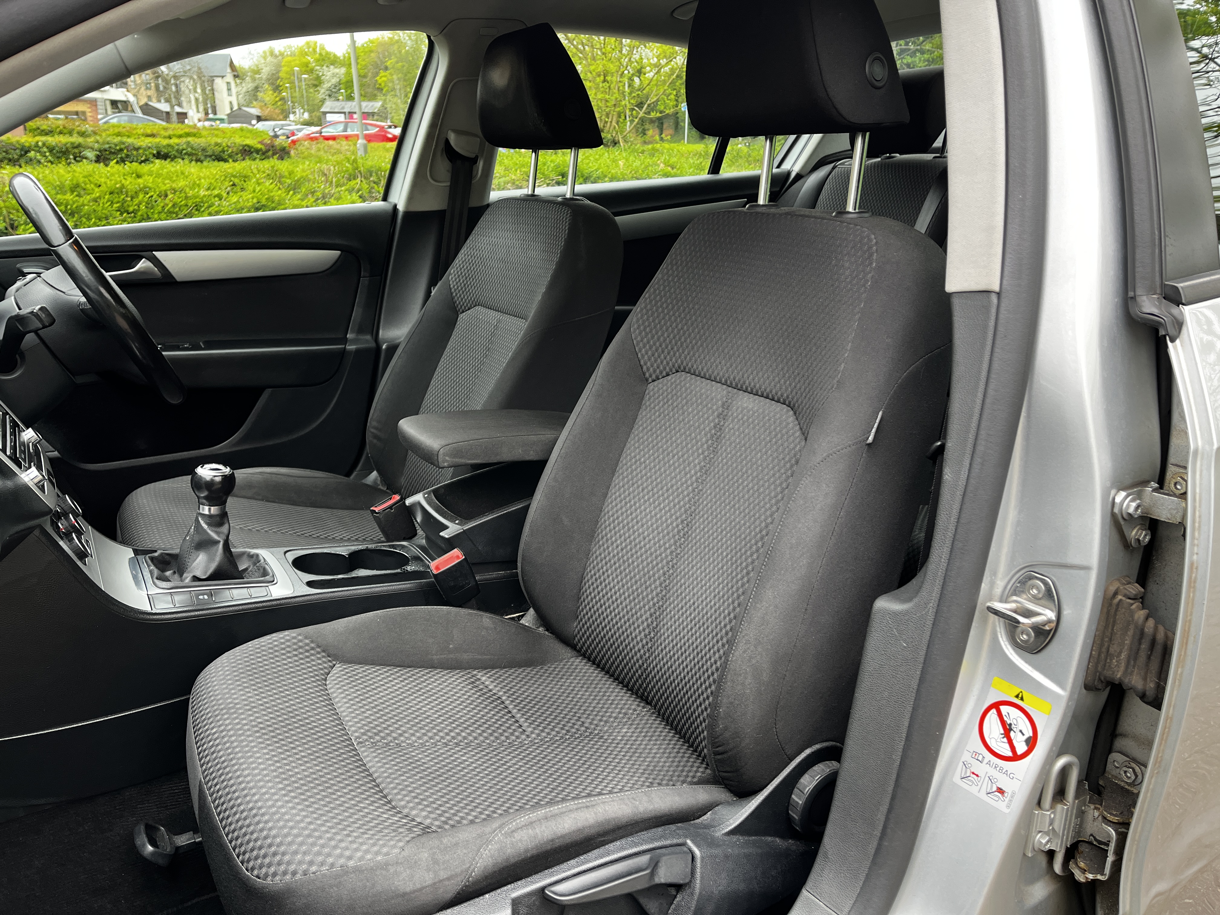 Volkswagen Passat - View 16