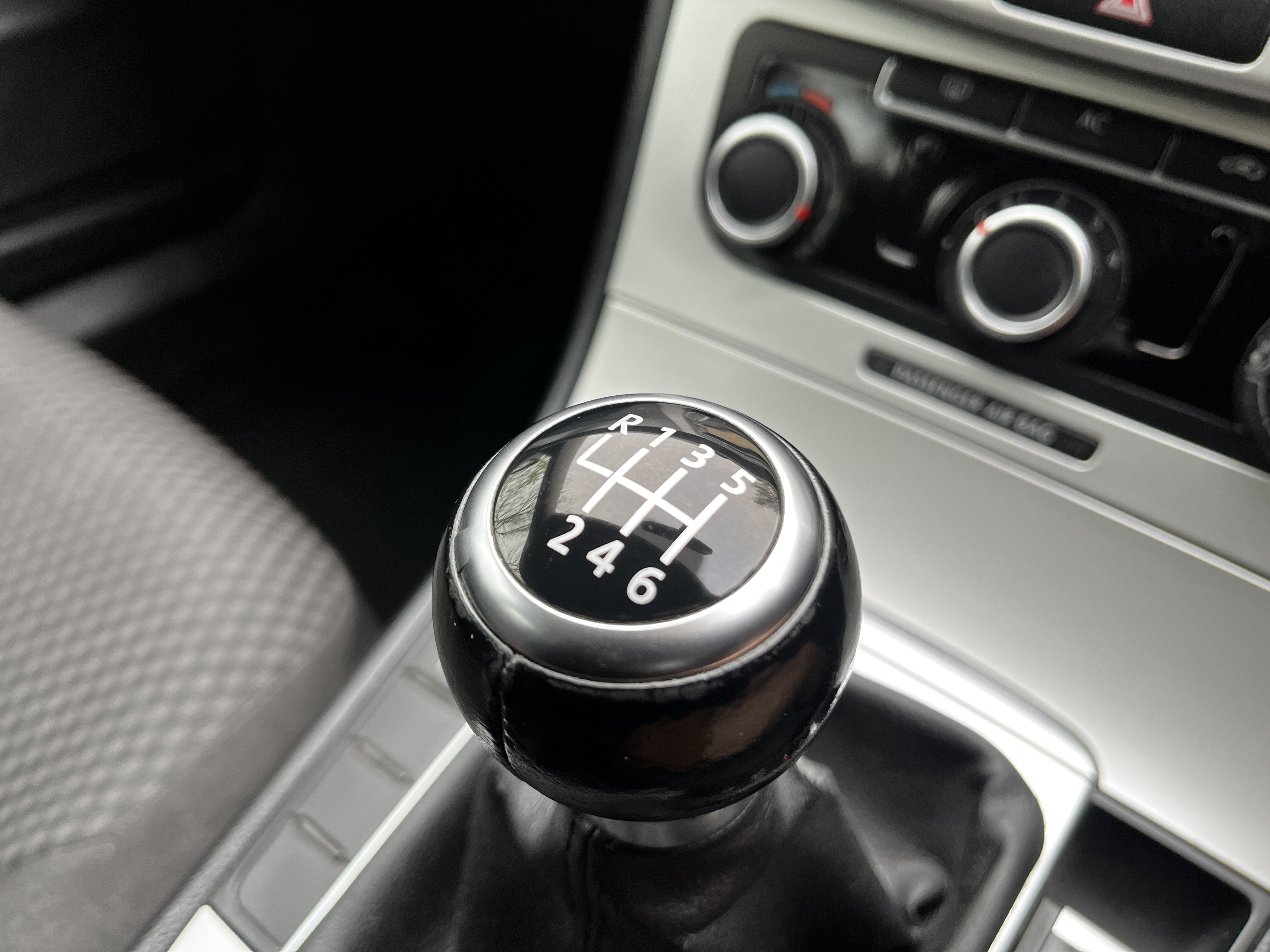 Volkswagen Passat - View 19