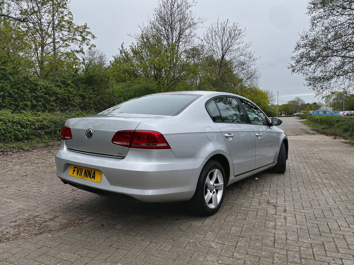 Volkswagen Passat - View 3