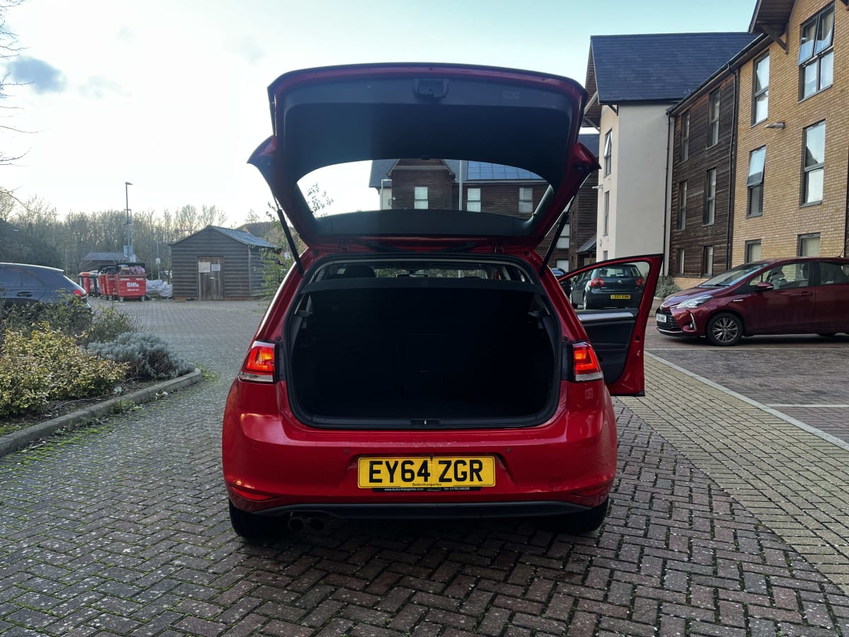 Volkswagen Golf - View 4