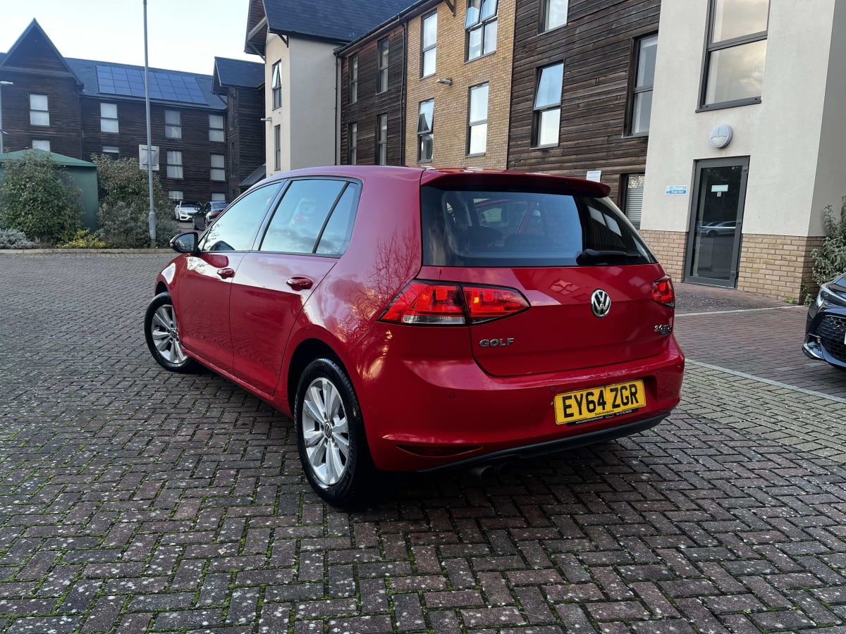Volkswagen Golf - View 5