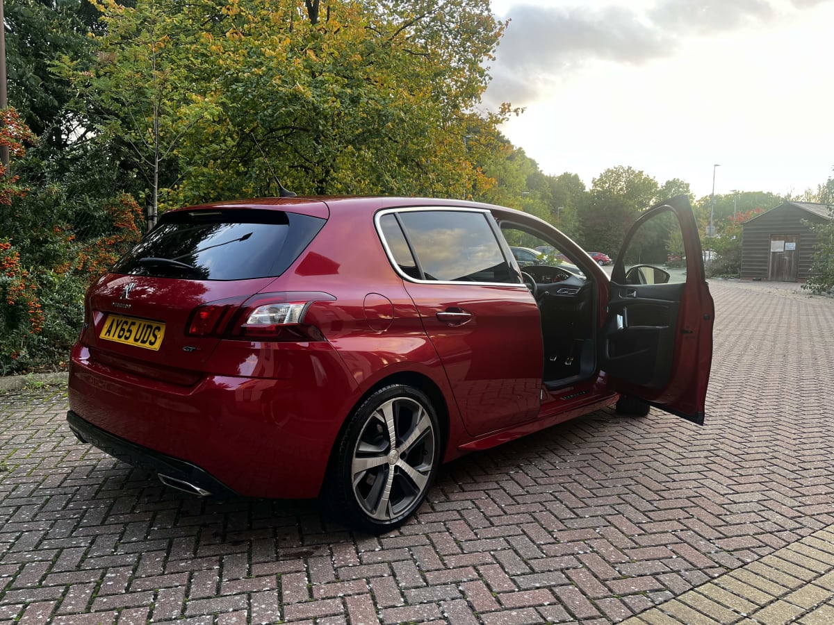 Peugeot 308 GT - View 3