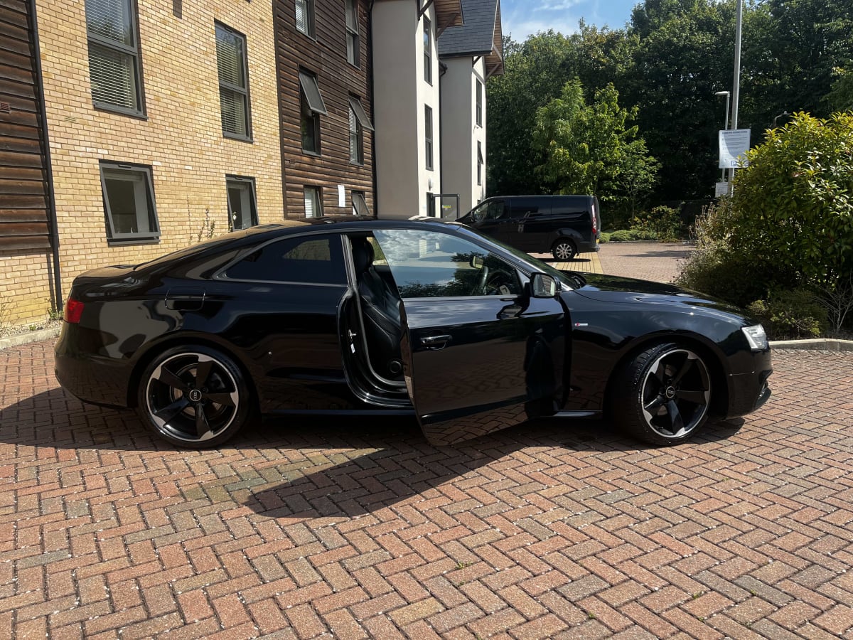 Audi A5 S-line Black Edition - View 2