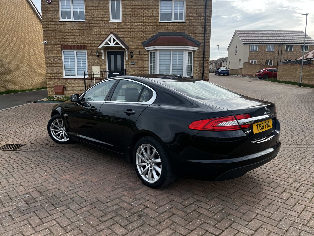Jaguar XF - View 6