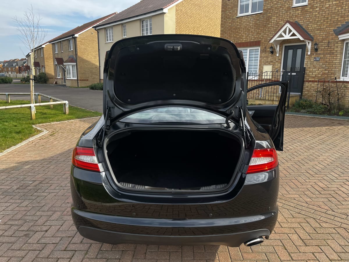 Jaguar XF - View 5