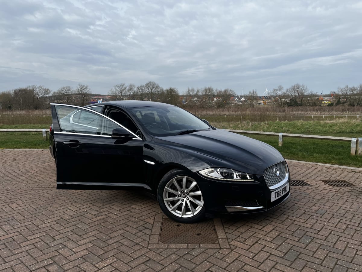 Jaguar XF - View 2