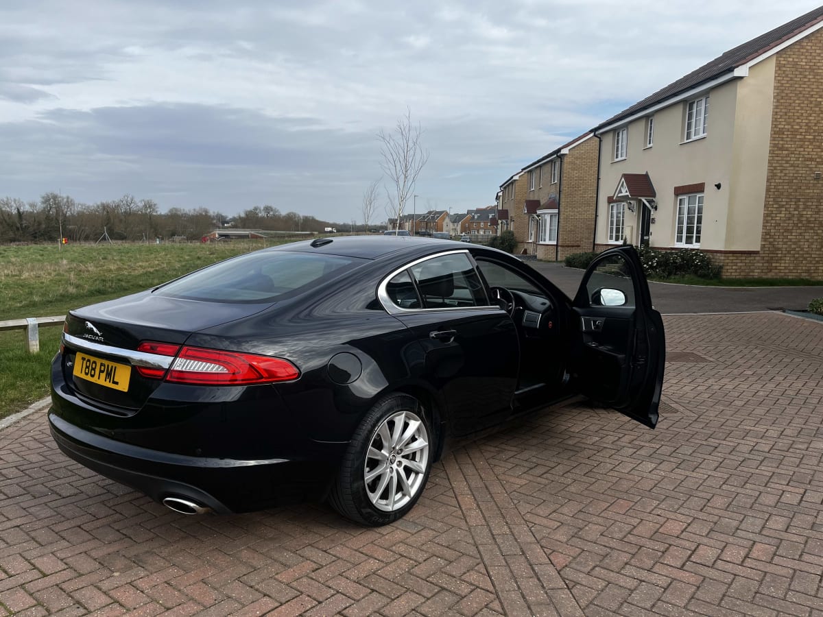 Jaguar XF - View 3