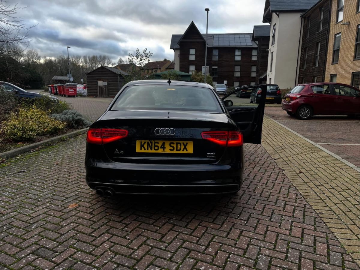 Audi A4 - View 4