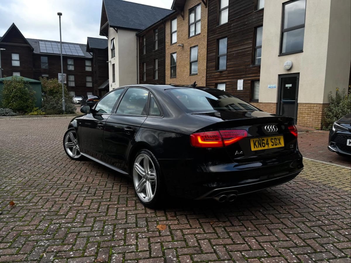 Audi A4 - View 5
