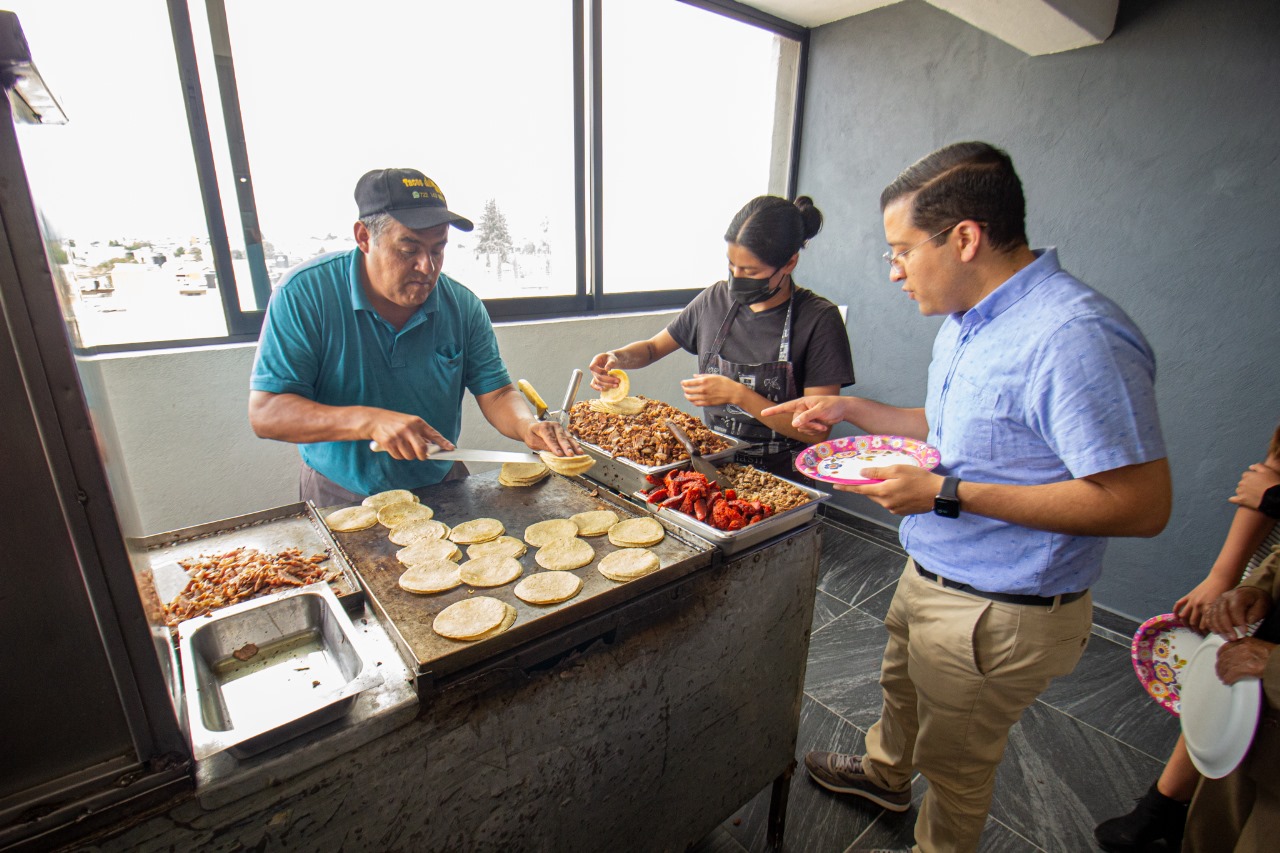 [Imagen de clientes felices]