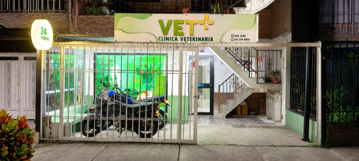 Fachada de Vet Más, Belén Las Playas