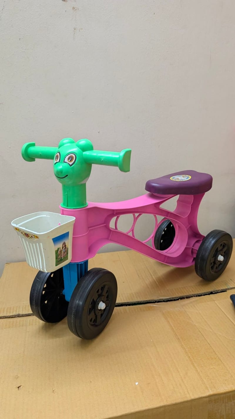 Leg tri cycle with face,  - Image 1