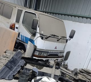 Mitsubishi Canter (cab-over truck) halfcut