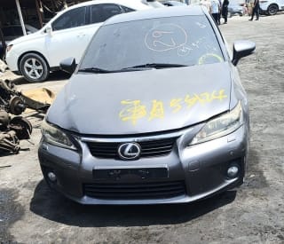 Lexus CT200h (hatchback) halfcut