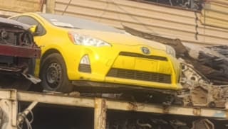 Toyota Prius c / Aqua (hatchback) halfcut